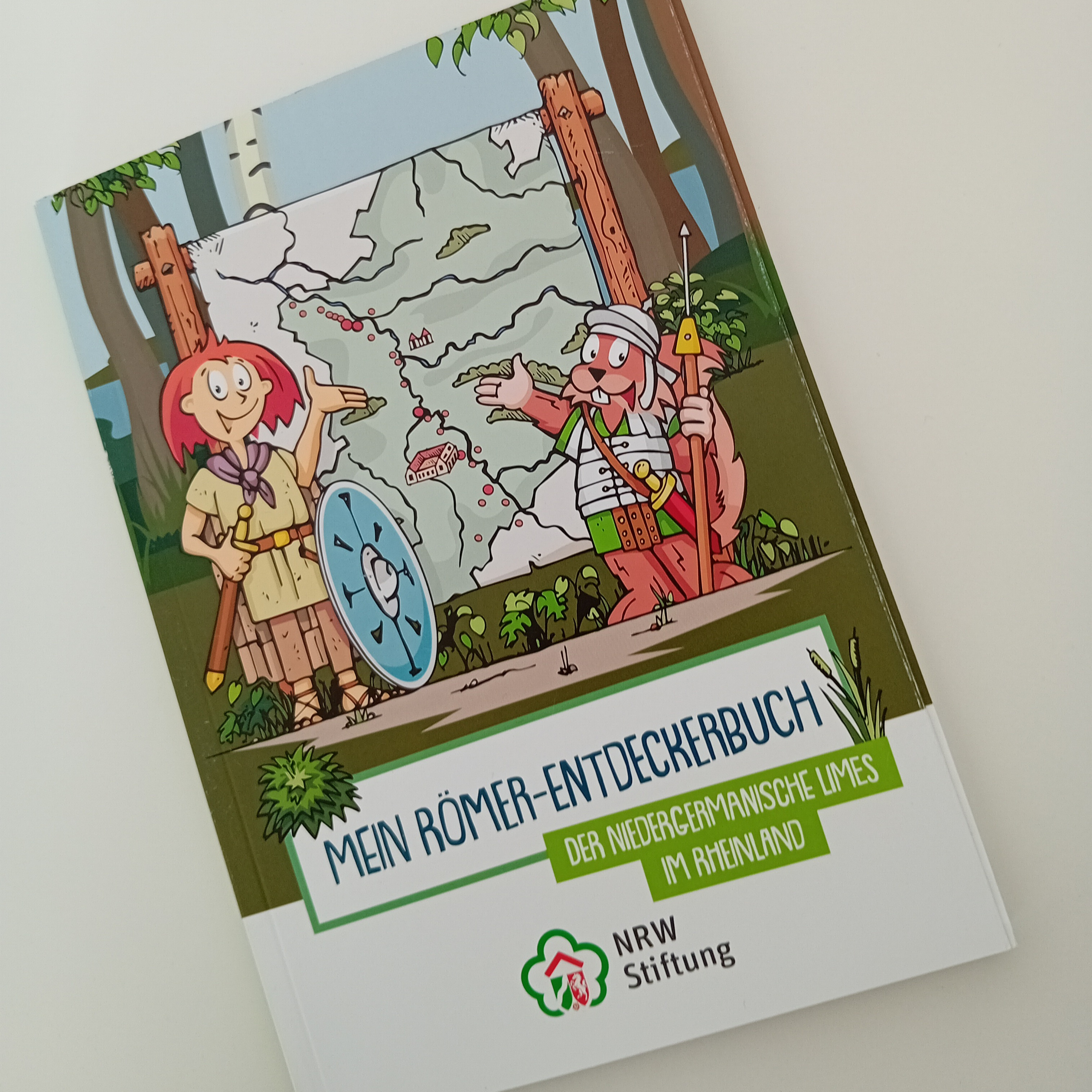 Fotografie des Entdeckerbuches der NRW-Stifung zum Niedergermanischen Limes