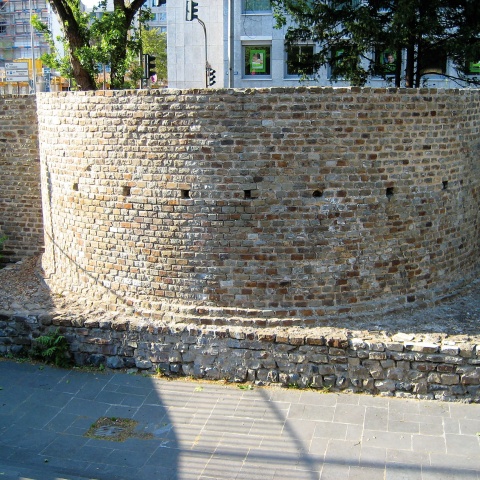 Turm und Teilstück Stadtmauer