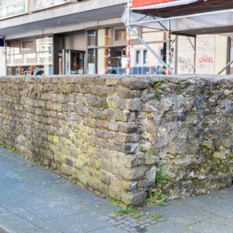 Stadtmauer / sog. „Sarg der Agrippina“